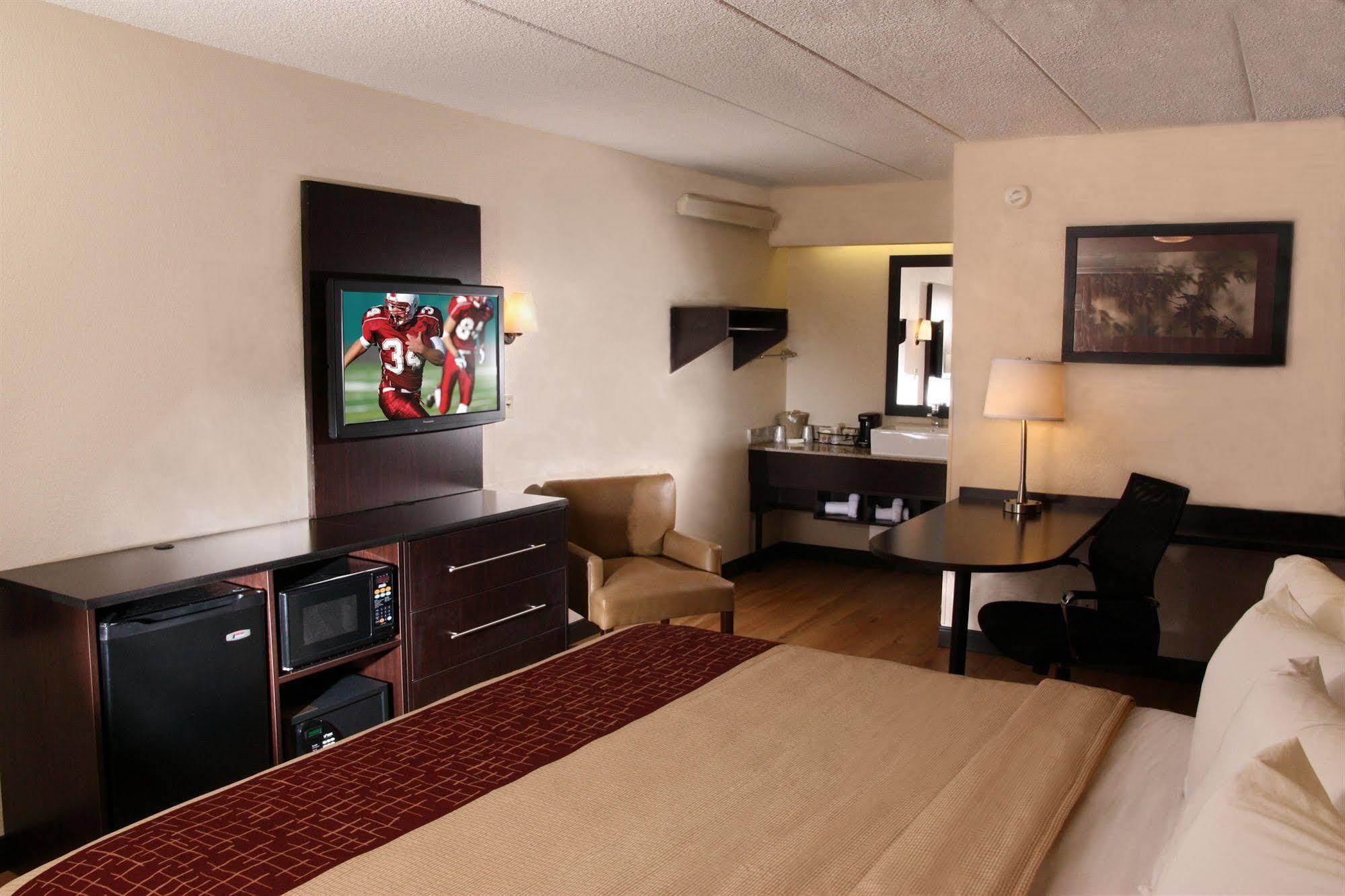 Red Roof Inn Plus+ Columbus-Ohio State University Osu Exterior photo